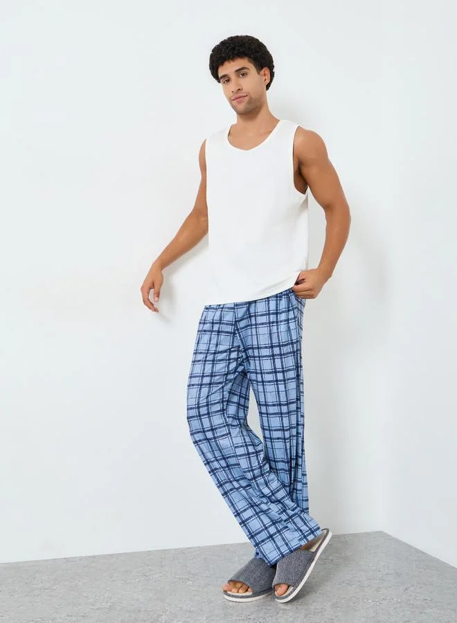 ستايلي بنطال بيجاما بطبعة كاروهات وقصة مريحة